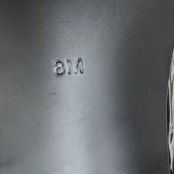 GUESS SILVER MULTI TEXTURE LAURN STRAP HEELS SZ.8 EUC. - Picture 8 of 8